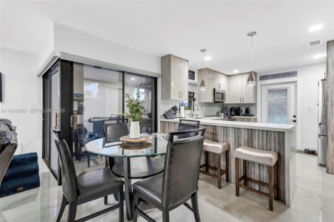 Villa ou maison à vendre à Miami, Floride: 3 chambres, 109.9 m2 № 2004596 - photo 10