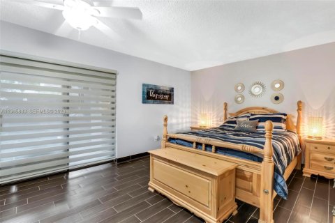 Villa ou maison à vendre à Miami, Floride: 3 chambres, 109.9 m2 № 2004596 - photo 20