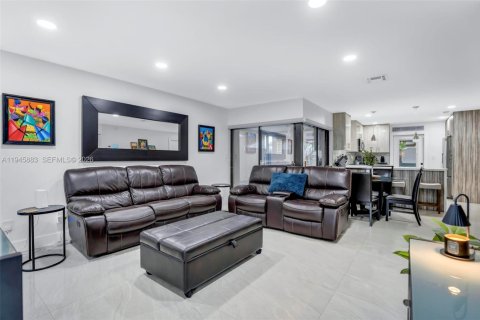 Villa ou maison à vendre à Miami, Floride: 3 chambres, 109.9 m2 № 2004596 - photo 7