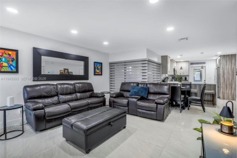 Villa ou maison à vendre à Miami, Floride: 3 chambres, 109.9 m2 № 2004596 - photo 8