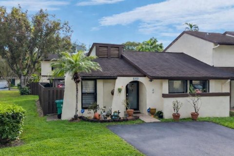 Villa ou maison à vendre à Miami, Floride: 3 chambres, 109.9 m2 № 2004596 - photo 3