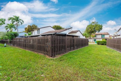 Villa ou maison à vendre à Miami, Floride: 3 chambres, 109.9 m2 № 2004596 - photo 30