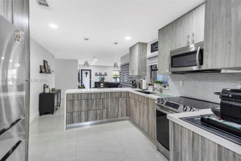 Villa ou maison à vendre à Miami, Floride: 3 chambres, 109.9 m2 № 2004596 - photo 16