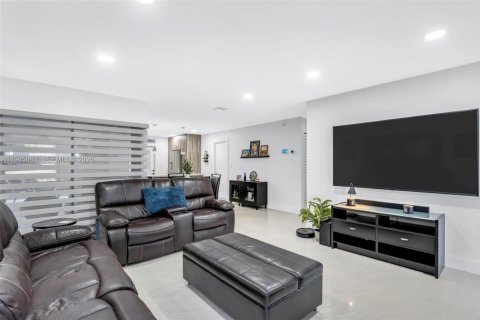 Villa ou maison à vendre à Miami, Floride: 3 chambres, 109.9 m2 № 2004596 - photo 9