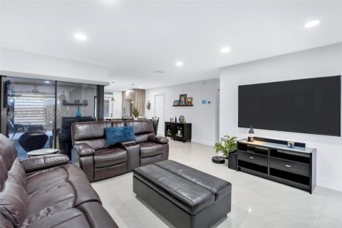 Villa ou maison à vendre à Miami, Floride: 3 chambres, 109.9 m2 № 2004596 - photo 6