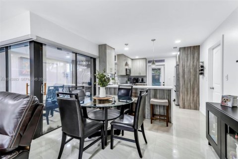 Villa ou maison à vendre à Miami, Floride: 3 chambres, 109.9 m2 № 2004596 - photo 11