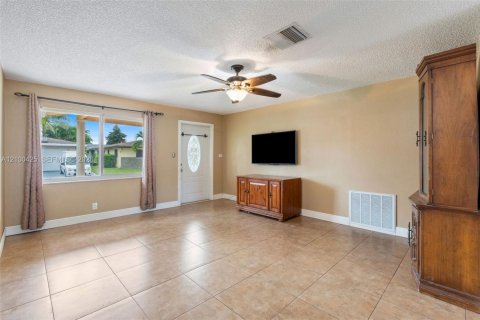 Villa ou maison à vendre à Tamarac, Floride: 2 chambres, 130.62 m2 № 2402692 - photo 28
