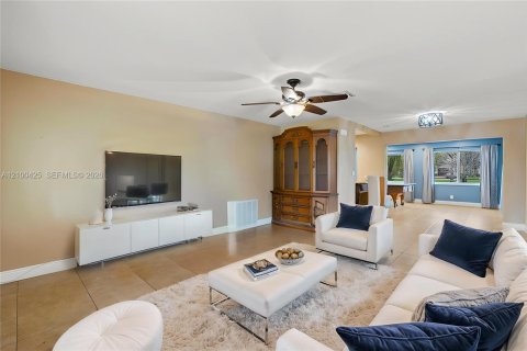 Villa ou maison à vendre à Tamarac, Floride: 2 chambres, 130.62 m2 № 2402692 - photo 8