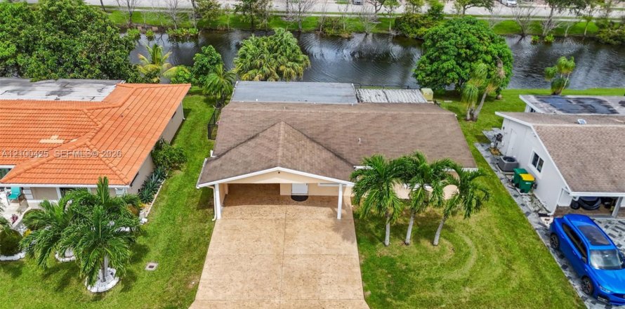 Villa ou maison à Tamarac, Floride 2 chambres, 130.62 m2 № 2402692