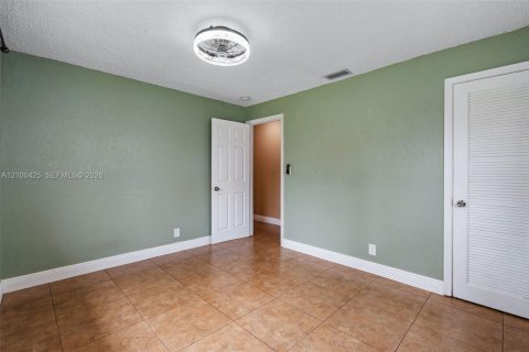 Villa ou maison à vendre à Tamarac, Floride: 2 chambres, 130.62 m2 № 2402692 - photo 19