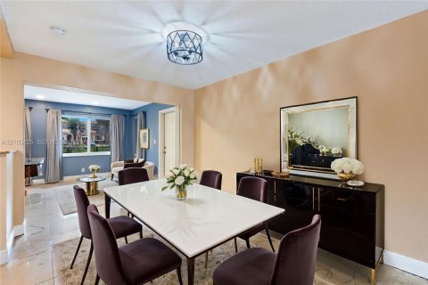 Villa ou maison à vendre à Tamarac, Floride: 2 chambres, 130.62 m2 № 2402692 - photo 9