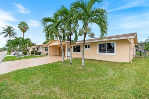 Villa ou maison à vendre à Tamarac, Floride: 2 chambres, 130.62 m2 № 2402692 - photo 5