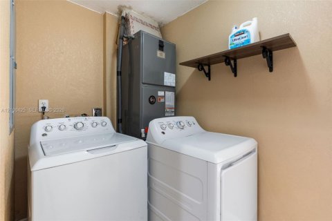 Villa ou maison à vendre à Tamarac, Floride: 2 chambres, 130.62 m2 № 2402692 - photo 21