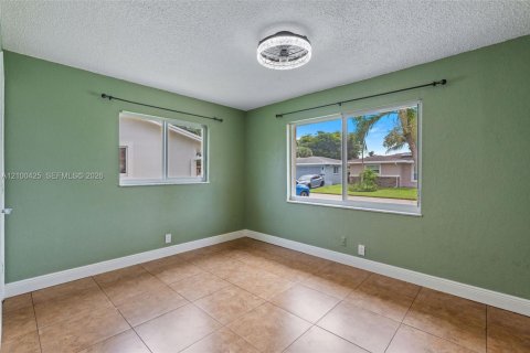Villa ou maison à vendre à Tamarac, Floride: 2 chambres, 130.62 m2 № 2402692 - photo 17