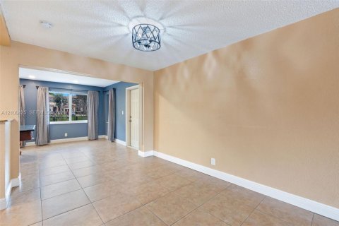 Villa ou maison à vendre à Tamarac, Floride: 2 chambres, 130.62 m2 № 2402692 - photo 29