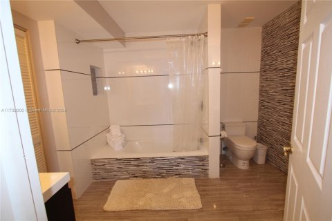 Купить отель в Майами-Бич, Флорида 2 спальни, 129.13м2, № 1812373 - фото 8