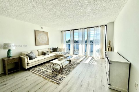 Condominio en venta en Aventura, Florida, 2 dormitorios, 106.47 m2 № 1986125 - foto 17