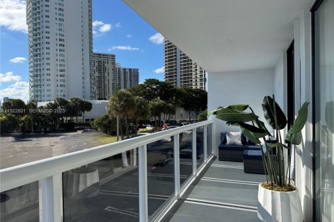 Condominio en venta en Aventura, Florida, 2 dormitorios, 106.47 m2 № 1986125 - foto 12