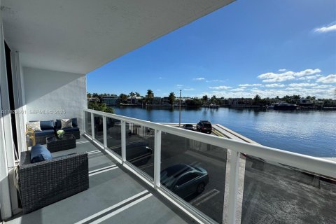 Condominio en venta en Aventura, Florida, 2 dormitorios, 106.47 m2 № 1986125 - foto 1