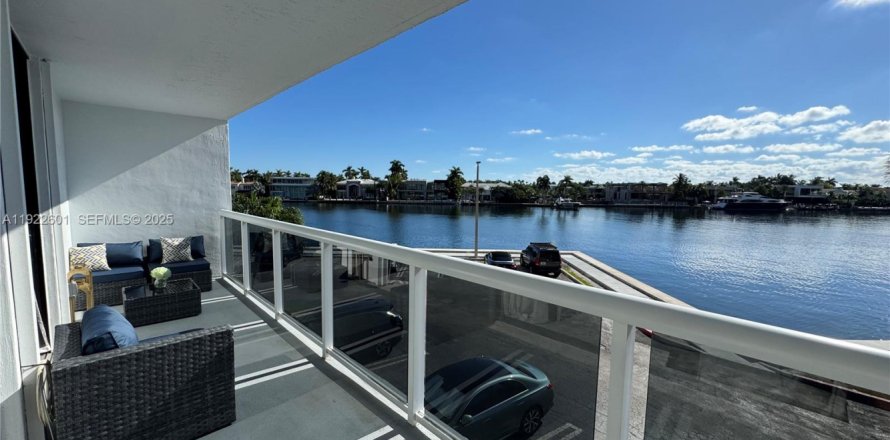 Condominio en Aventura, Florida, 2 dormitorios № 1986125