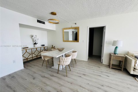 Condominio en venta en Aventura, Florida, 2 dormitorios, 106.47 m2 № 1986125 - foto 21