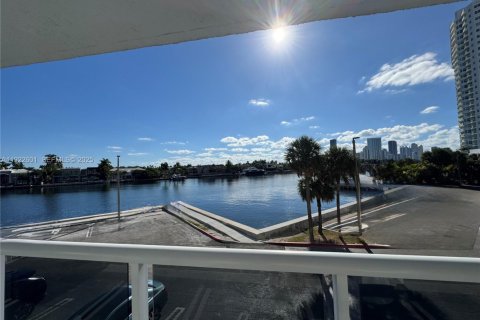 Condominio en venta en Aventura, Florida, 2 dormitorios, 106.47 m2 № 1986125 - foto 11
