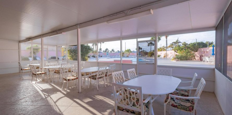 Condo in Fort Pierce, Florida, 2 bedrooms № 1139174