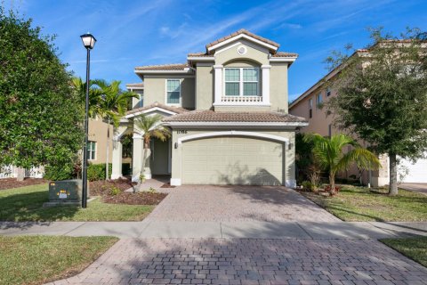 Casa en Port St. Lucie, Florida 4 dormitorios, 207.73 m2 № 2175952