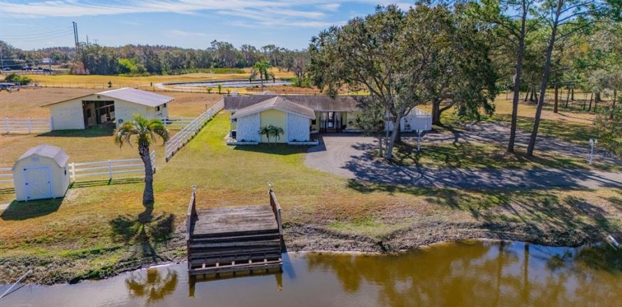 Villa ou maison à Tarpon Springs, Floride 3 chambres, 195.19 m2 № 1511310