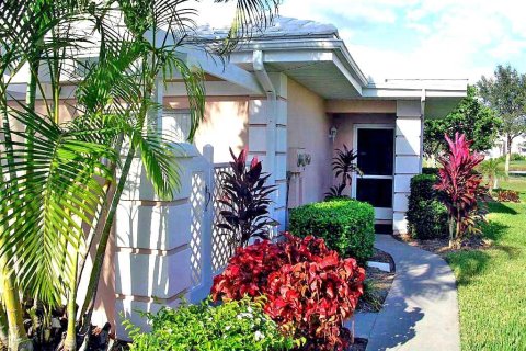 House in Venice, Florida 2 bedrooms, 109.16 sq.m. № 2299019