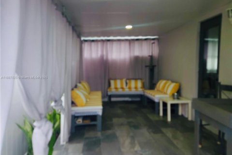 House in Miami, Florida 3 bedrooms, 112.41 sq.m. № 1942607 - photo 15