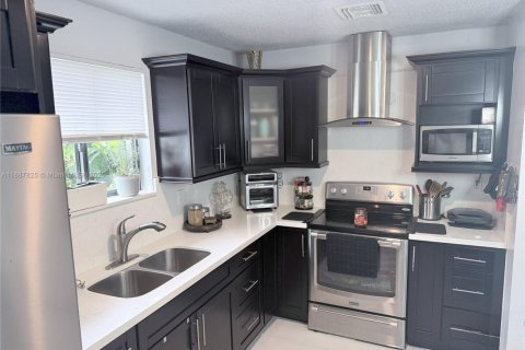 House in Miami, Florida 3 bedrooms, 112.41 sq.m. № 1942607 - photo 5