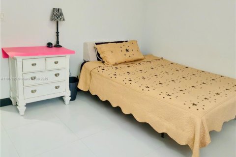 House in Miami, Florida 3 bedrooms, 112.41 sq.m. № 1942607 - photo 7