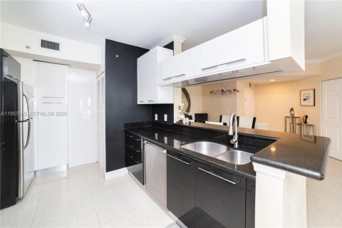 Купить кондоминиум в Санни-Айлс-Бич, Флорида 3 спальни, 117.43м2, № 2017933 - фото 8