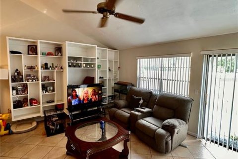 Townhouse in Gainesville, Florida 2 bedrooms, 112.23 sq.m. № 1906459 - photo 2
