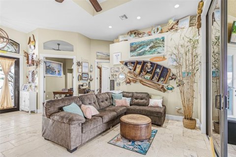Casa en venta en Cape Coral, Florida, 3 dormitorios, 279.82 m2 № 2294750 - foto 9