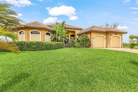 Casa en venta en Cape Coral, Florida, 3 dormitorios, 279.82 m2 № 2294750 - foto 3