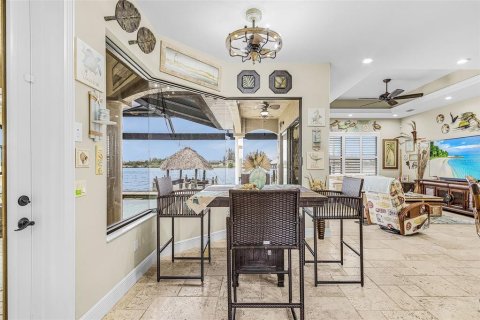 Casa en venta en Cape Coral, Florida, 3 dormitorios, 279.82 m2 № 2294750 - foto 13
