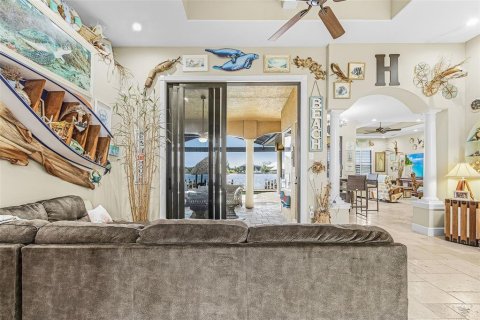Casa en venta en Cape Coral, Florida, 3 dormitorios, 279.82 m2 № 2294750 - foto 10