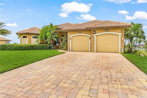 Casa en venta en Cape Coral, Florida, 3 dormitorios, 279.82 m2 № 2294750 - foto 2