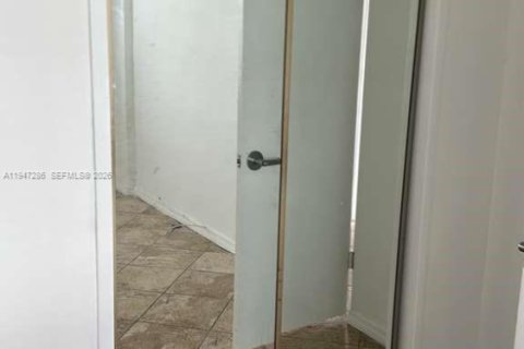 Снять в аренду кондоминиум в Норт-Майами-Бич, Флорида 1 спальня, 80.36м2, № 2003510 - фото 4