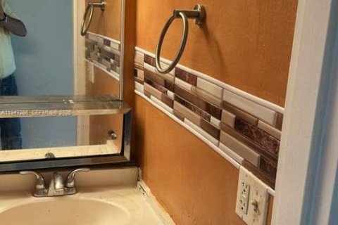 Снять в аренду кондоминиум в Норт-Майами-Бич, Флорида 1 спальня, 80.36м2, № 2003510 - фото 2