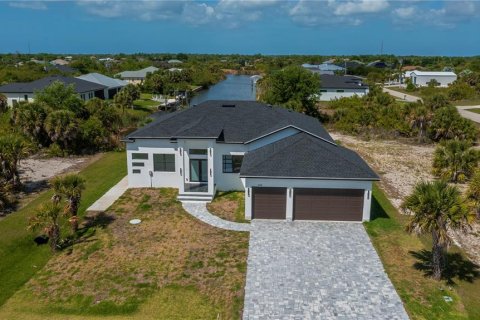 Villa ou maison à Port Charlotte, Floride 3 chambres, 218.23 m2 № 2142953