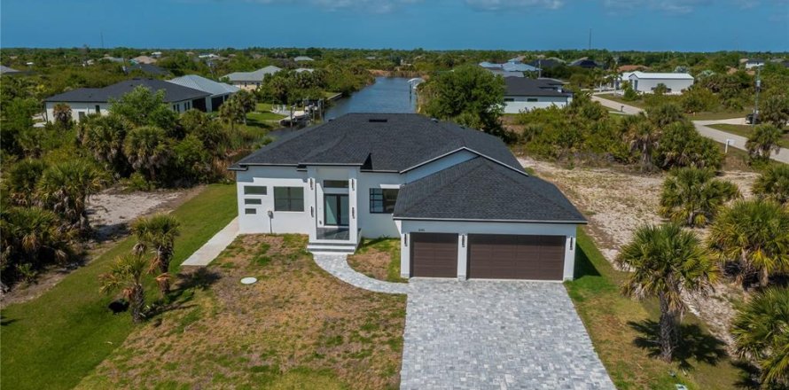 Villa ou maison à Port Charlotte, Floride 3 chambres, 218.23 m2 № 2142953