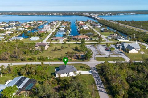 House in Port Charlotte, Florida 3 bedrooms, 146.23 sq.m. № 2155776 - photo 3