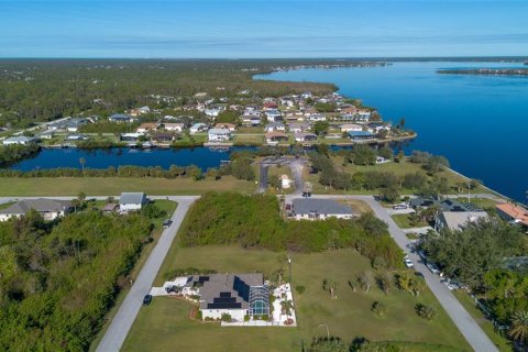 House in Port Charlotte, Florida 3 bedrooms, 146.23 sq.m. № 2155776 - photo 30