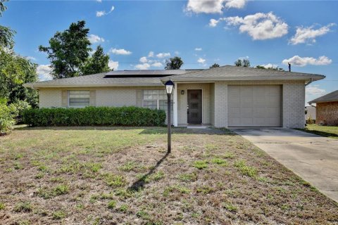 House in Deltona, Florida 2 bedrooms, 96.43 sq.m. № 2127253