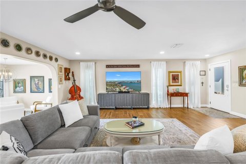 Villa ou maison à vendre à Redington Shores, Floride: 3 chambres, 178.28 m2 № 2415391 - photo 9