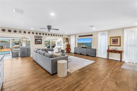Villa ou maison à vendre à Redington Shores, Floride: 3 chambres, 178.28 m2 № 2415391 - photo 10