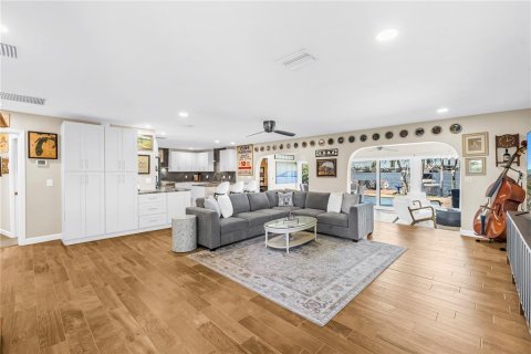 Villa ou maison à vendre à Redington Shores, Floride: 3 chambres, 178.28 m2 № 2415391 - photo 8